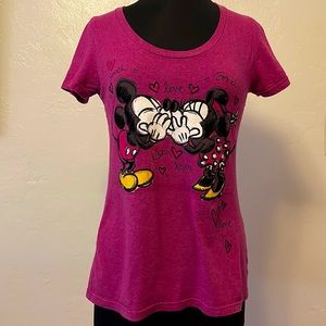 Disney Mickey & Minnie Kissing Love Medium T-Shirt